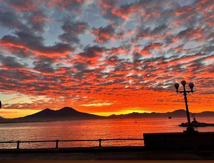 La Casa Di Nettuno Apartment Napoli Bagian luar foto